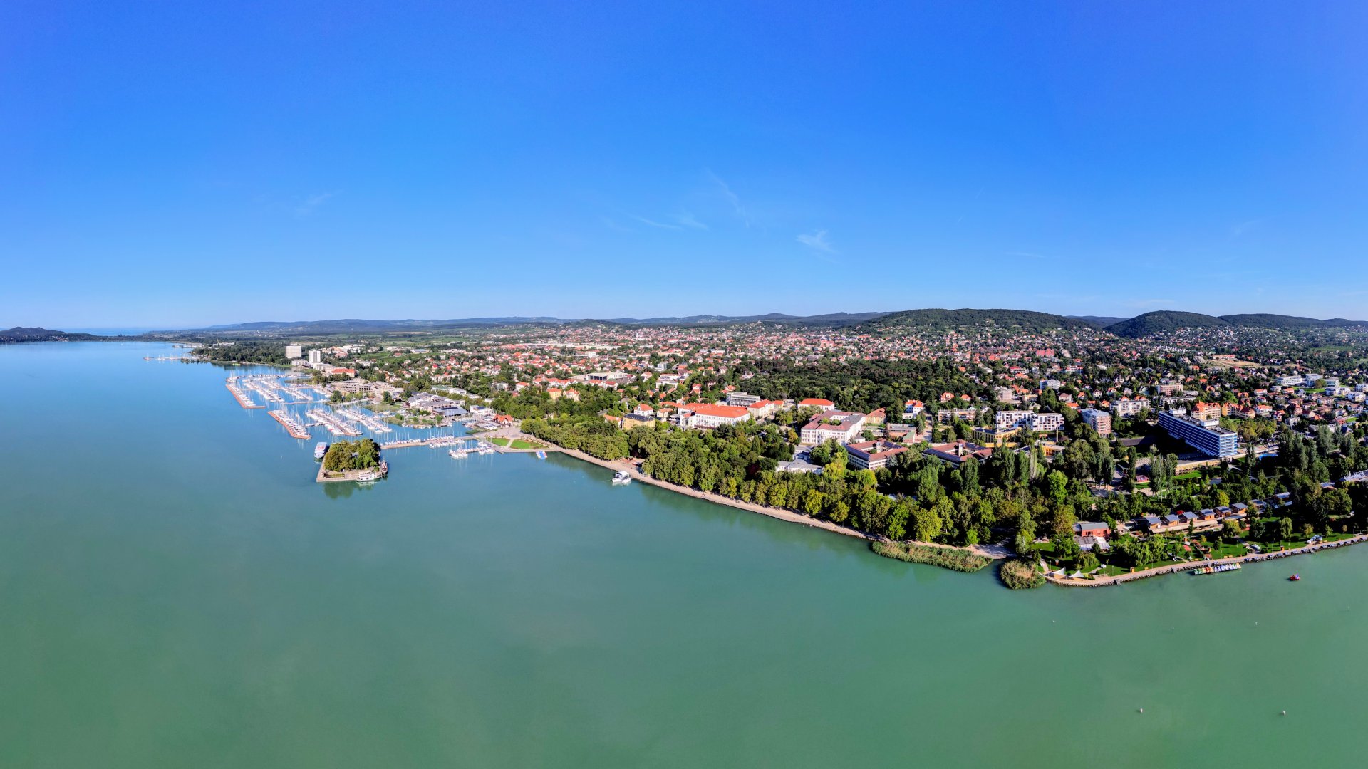 Hogyan foglalj szállást Balatonfüreden 2025 nyarára? Hogyan tudsz kedvező éron szállást foglalni Balatonfüreden 2025 nyarára? Mindegy, milyen tipusú és árkategóriájú hotelt szeretnél, ezel a trükkel olcsó lesz!